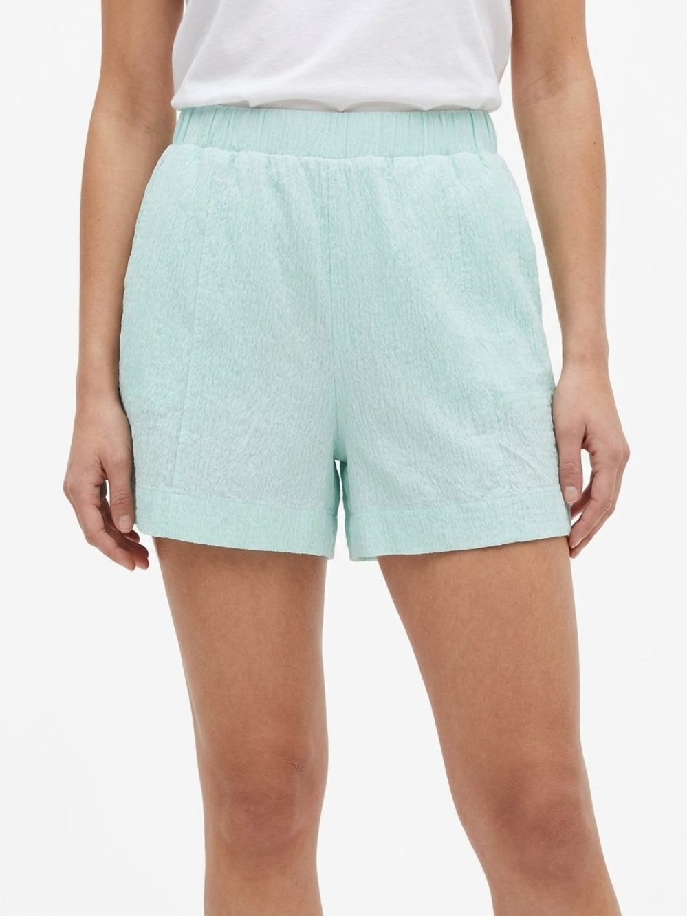 TNA Aritzia High Rise Crinkle Shorts Mint Green Pockets Size Small S Coastal